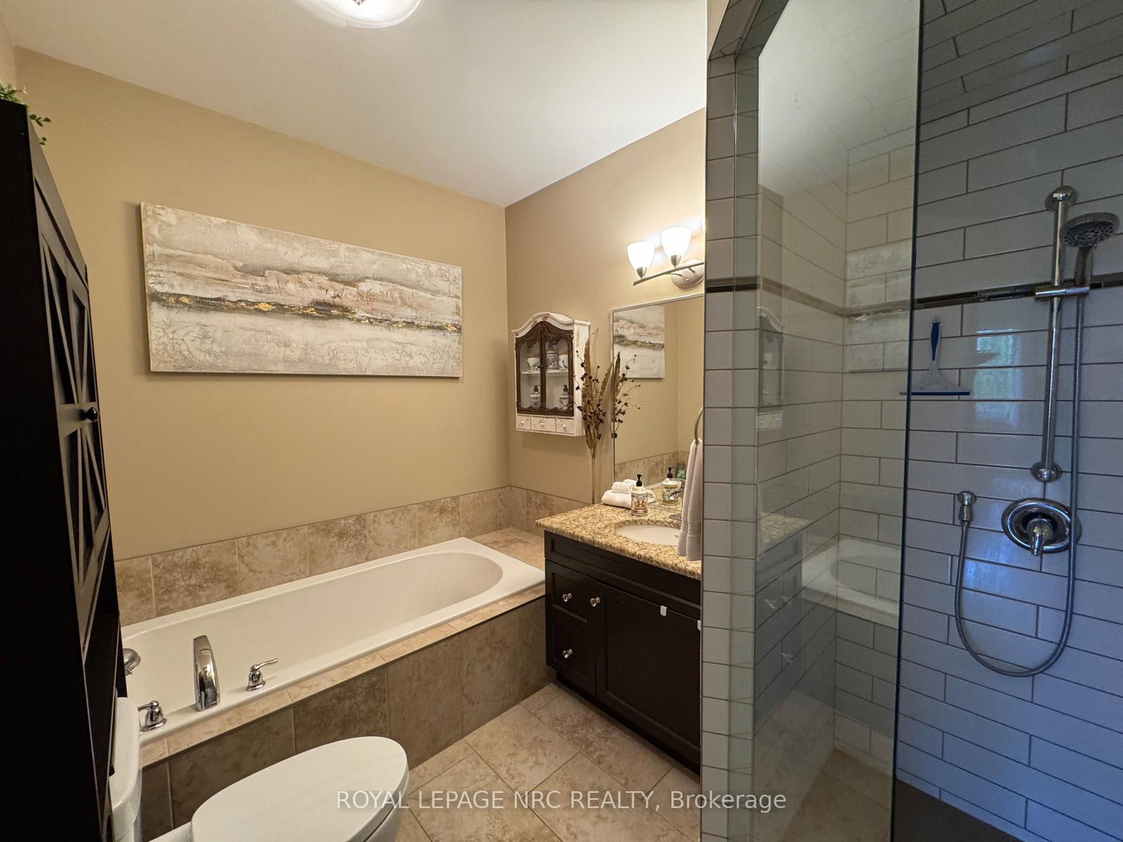 6186 Dorchester Road • #2 • Niagara Falls, ON photo 16