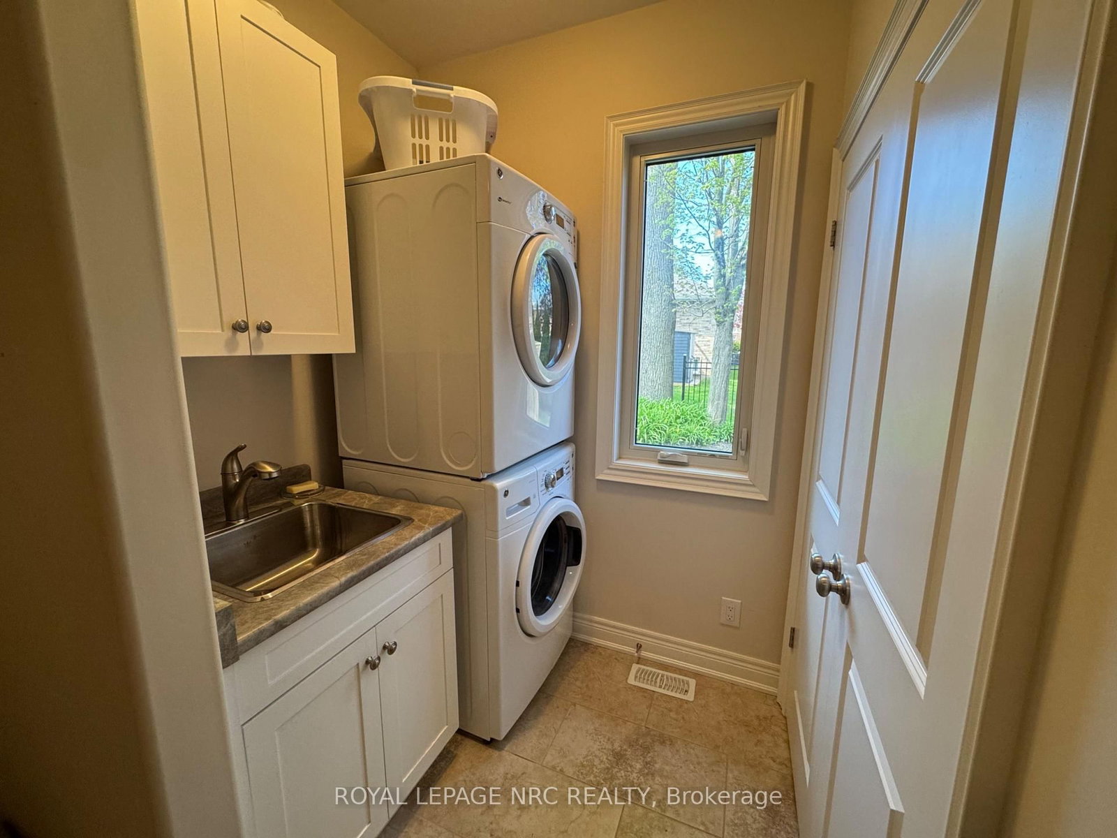 6186 Dorchester Road • #2 • Niagara Falls, ON photo 17