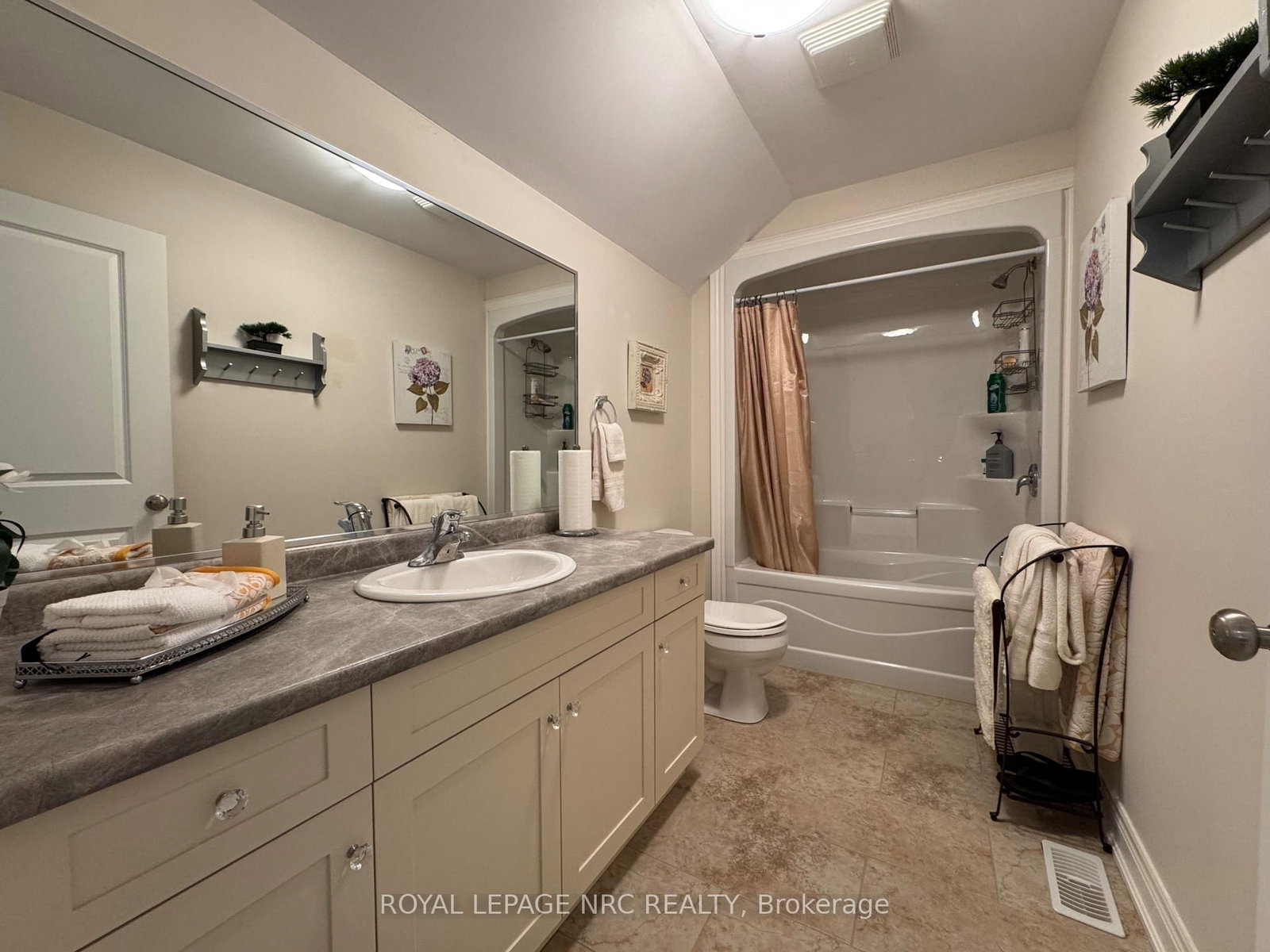 6186 Dorchester Road • #2 • Niagara Falls, ON photo 25