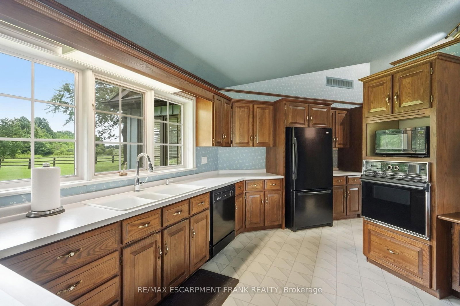 1046 Book Rd, Hamilton, view 10