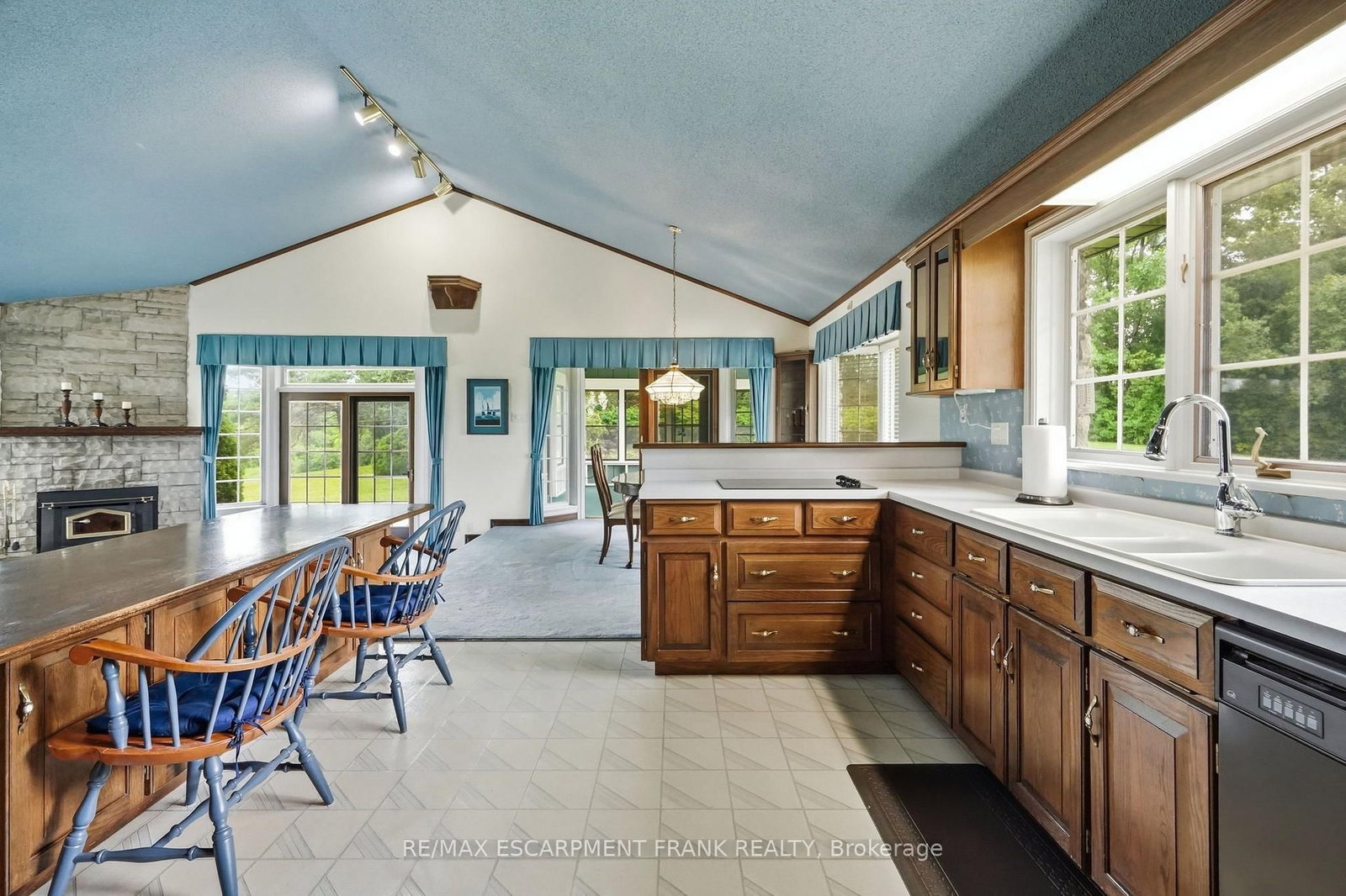 1046 Book Rd, Hamilton, view 11