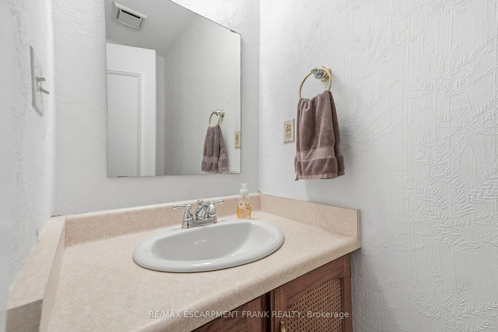 1046 Book Rd, Hamilton, view 28