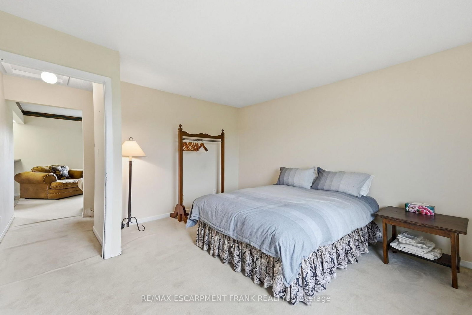 1046 Book Rd, Hamilton, view 32