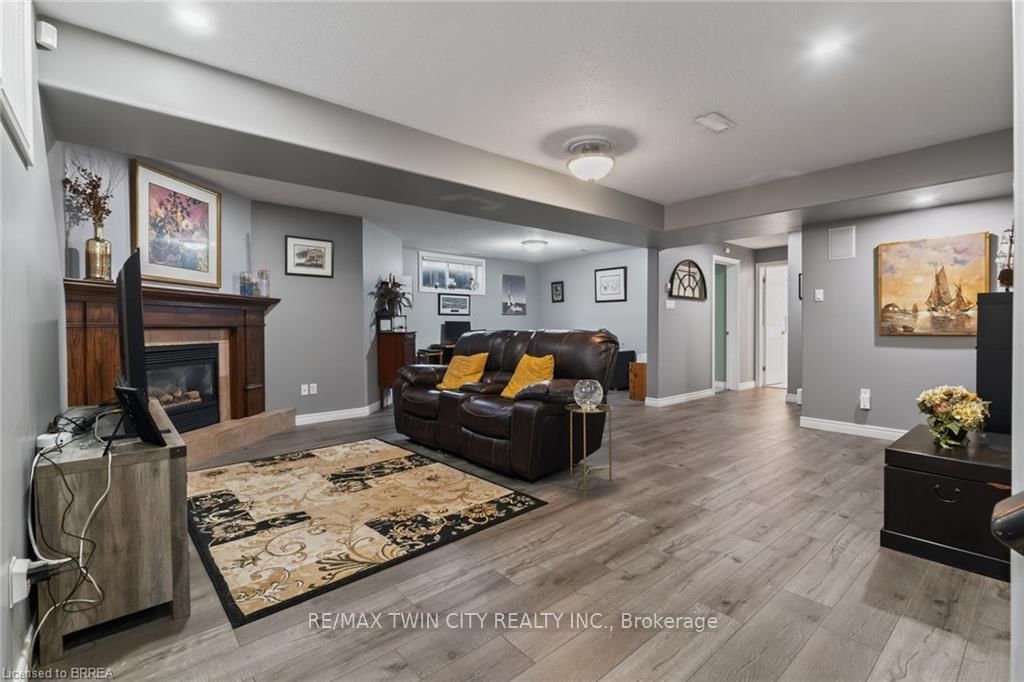 62 Varley Crescent • Brantford, ON photo 37