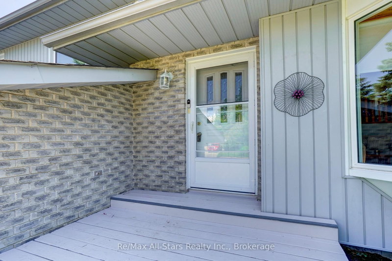16 Cedartree Lane