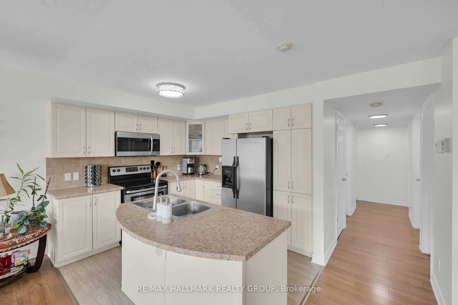 500 Stonefield Private • #6 • Ottawa, ON photo 21