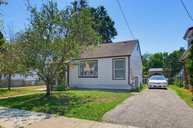 903 Trafalgar Street N