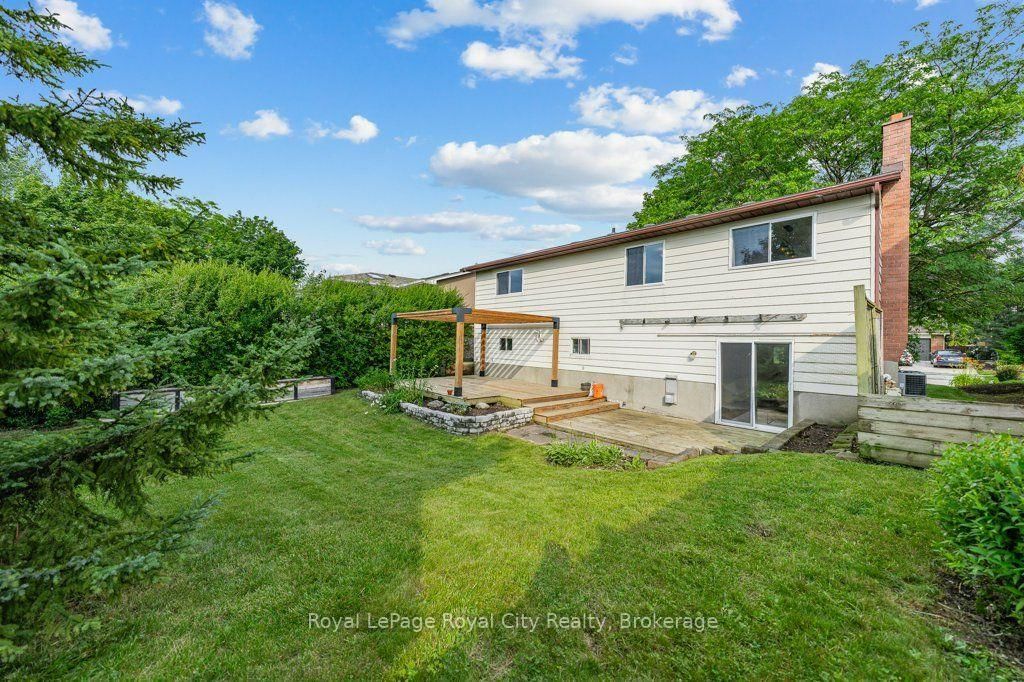 18 Springdale Boulevard • Guelph, ON photo 40
