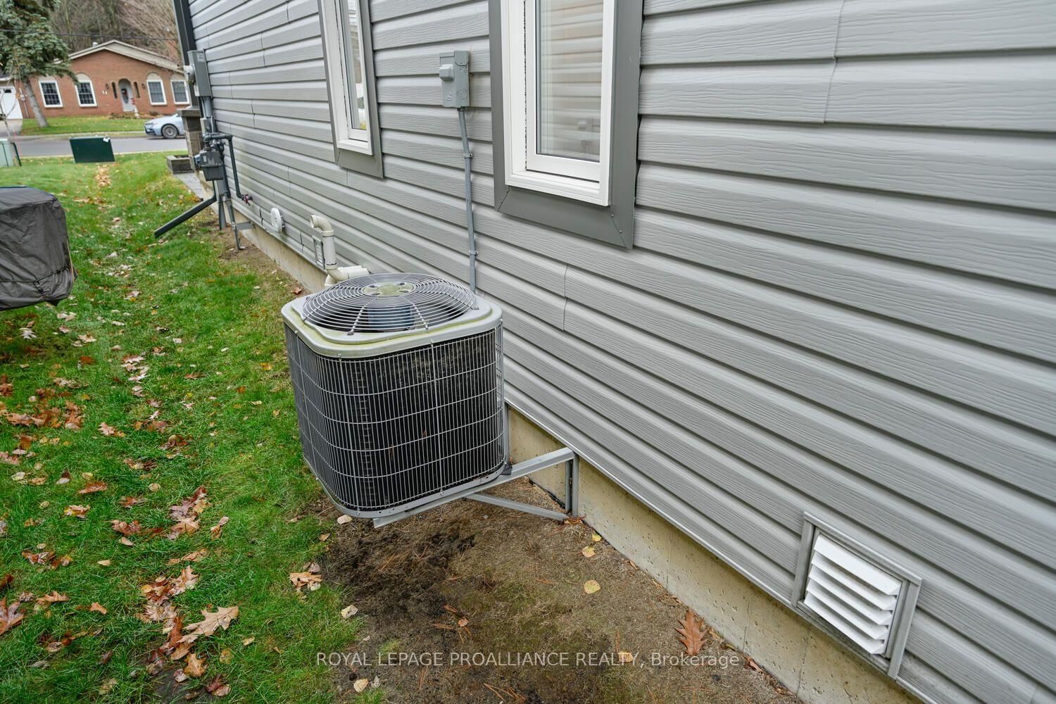 57 A Centre Street • Brockville, ON photo 46