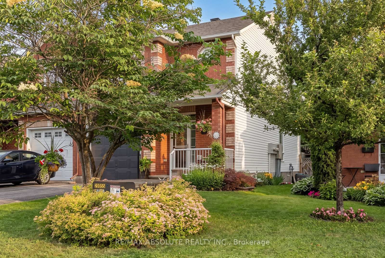 36 Chantilly Gate • Stittsville, ON photo 2