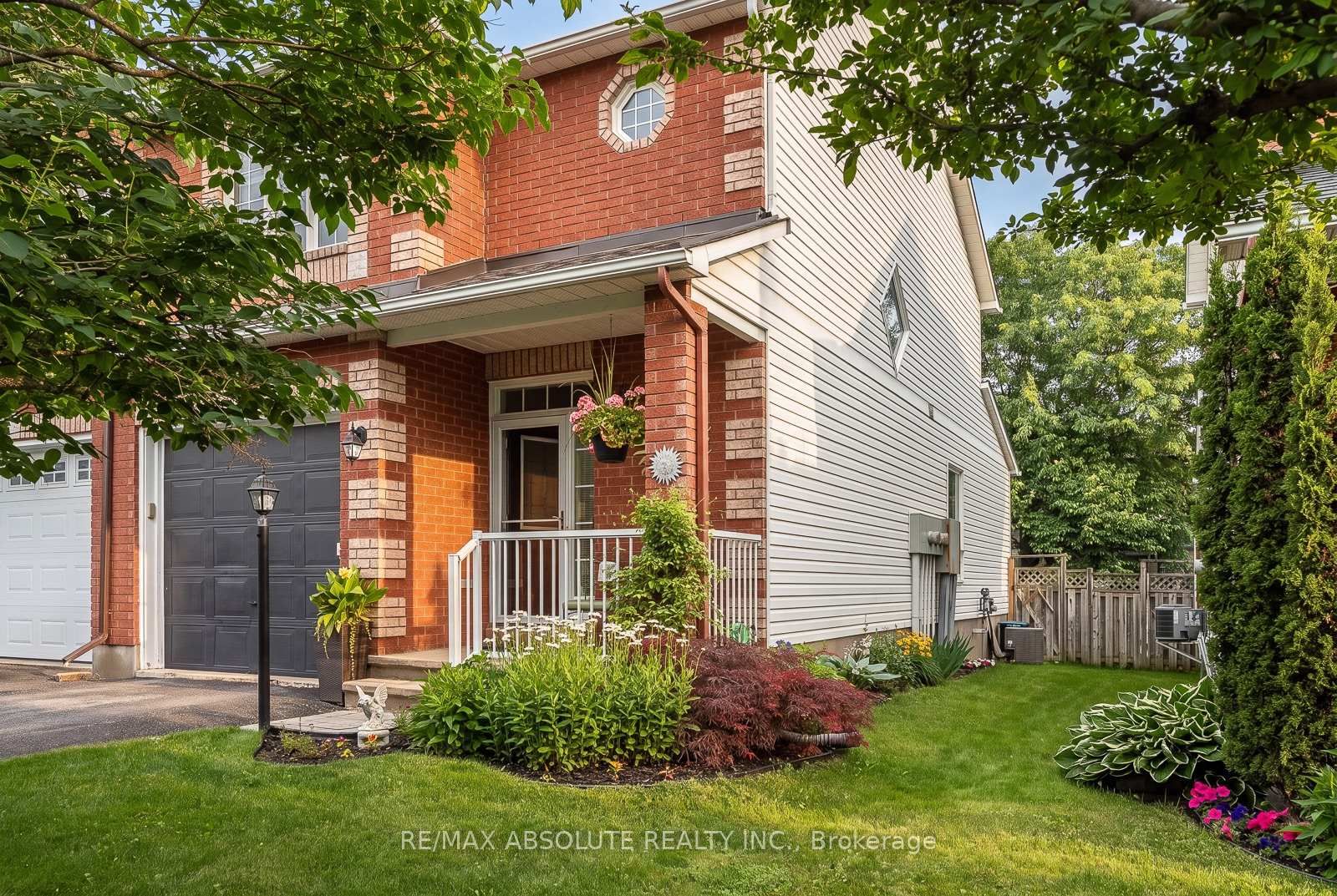 36 Chantilly Gate • Stittsville, ON photo 3