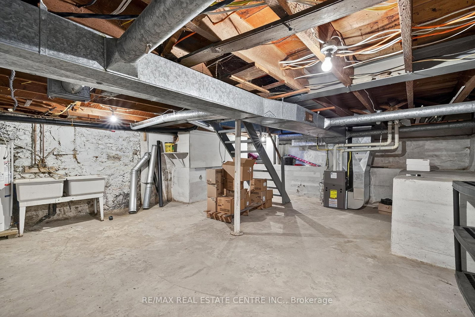 135 E Frederick Street • Wellington North, ON photo 34