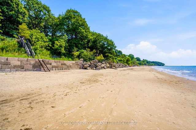 559 Lakeshore Road E