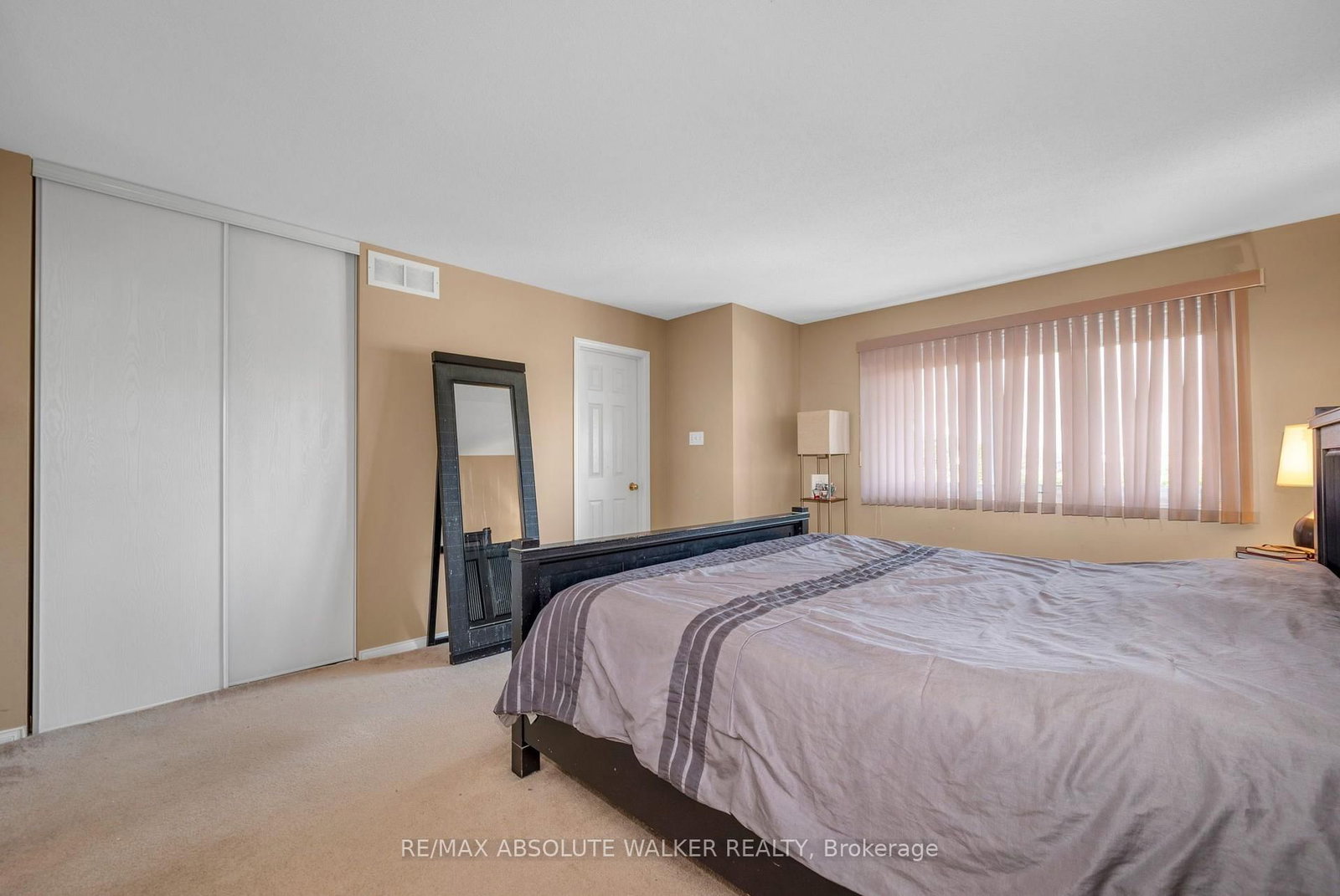 1104 Candlewood Street • Ottawa, ON photo 17