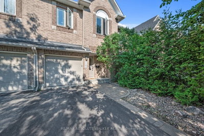 1104 Candlewood Street • Ottawa, ON photo 2