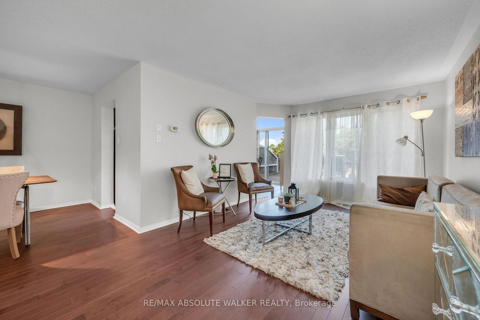 1104 Candlewood Street • Ottawa, ON photo 5