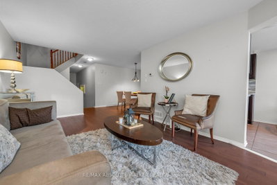1104 Candlewood Street • Ottawa, ON photo 6
