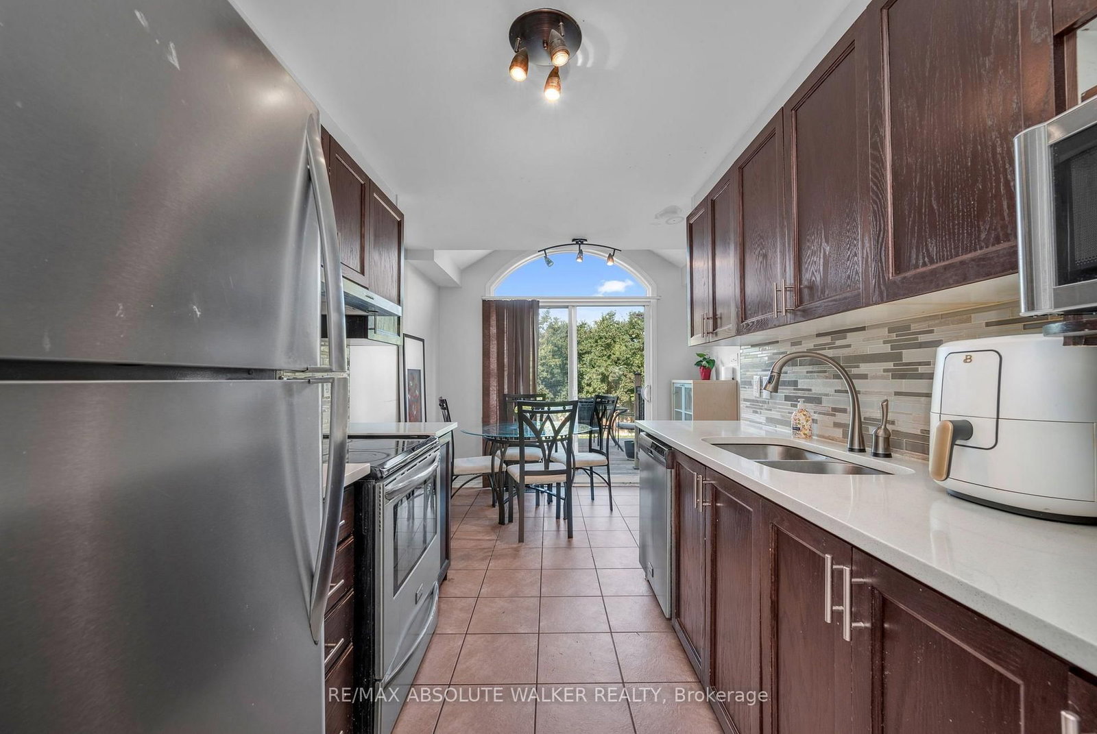 1104 Candlewood Street • Ottawa, ON photo 9