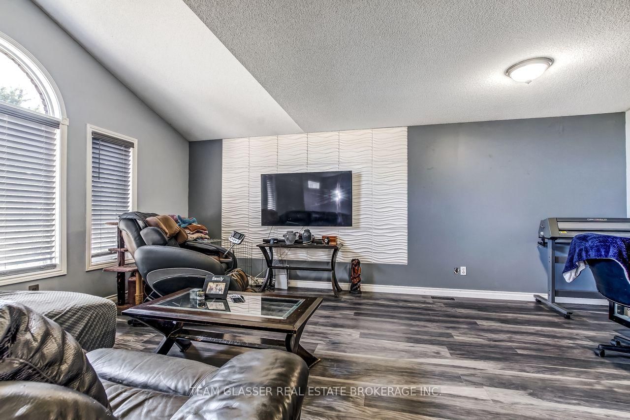 23999 Mayfair Road • Adelaide Metcalfe, ON photo 17