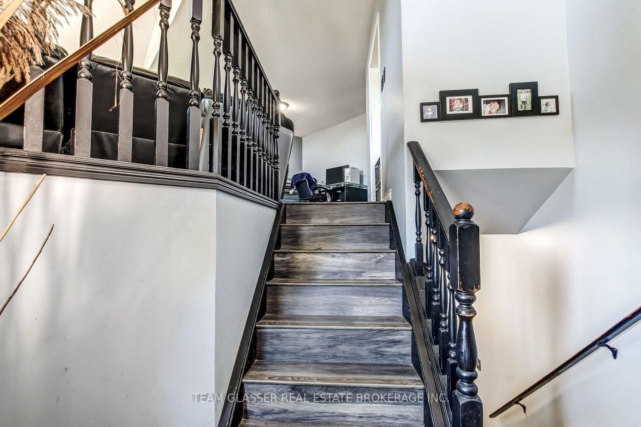 23999 Mayfair Road • Adelaide Metcalfe, ON photo 19