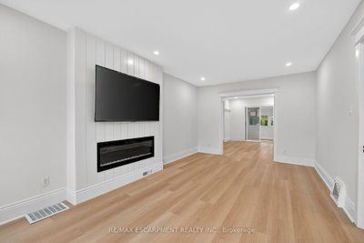 101 Houghton Avenue S • Hamilton, ON photo 7