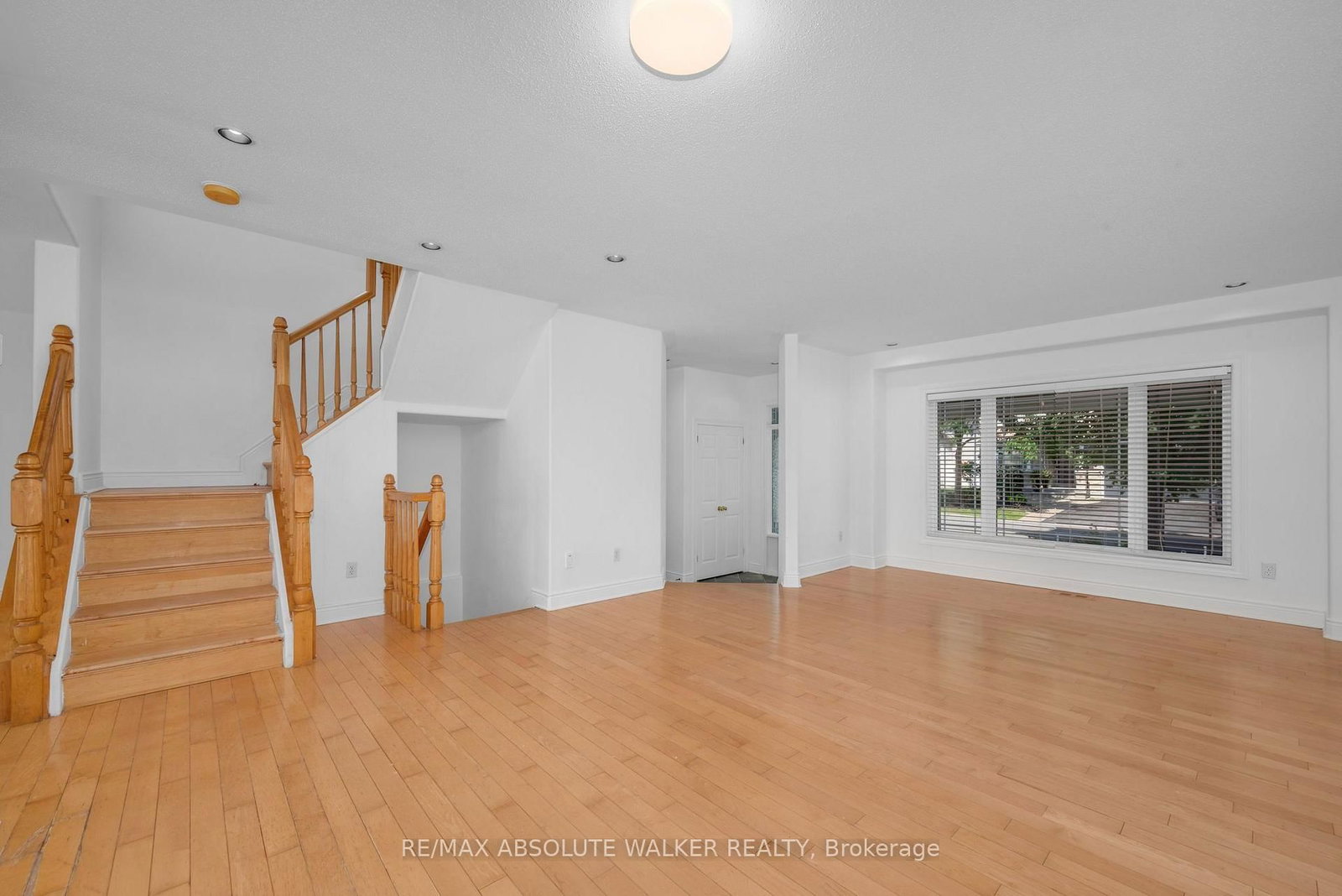 2269 Sandman Crescent • Ottawa, ON photo 10