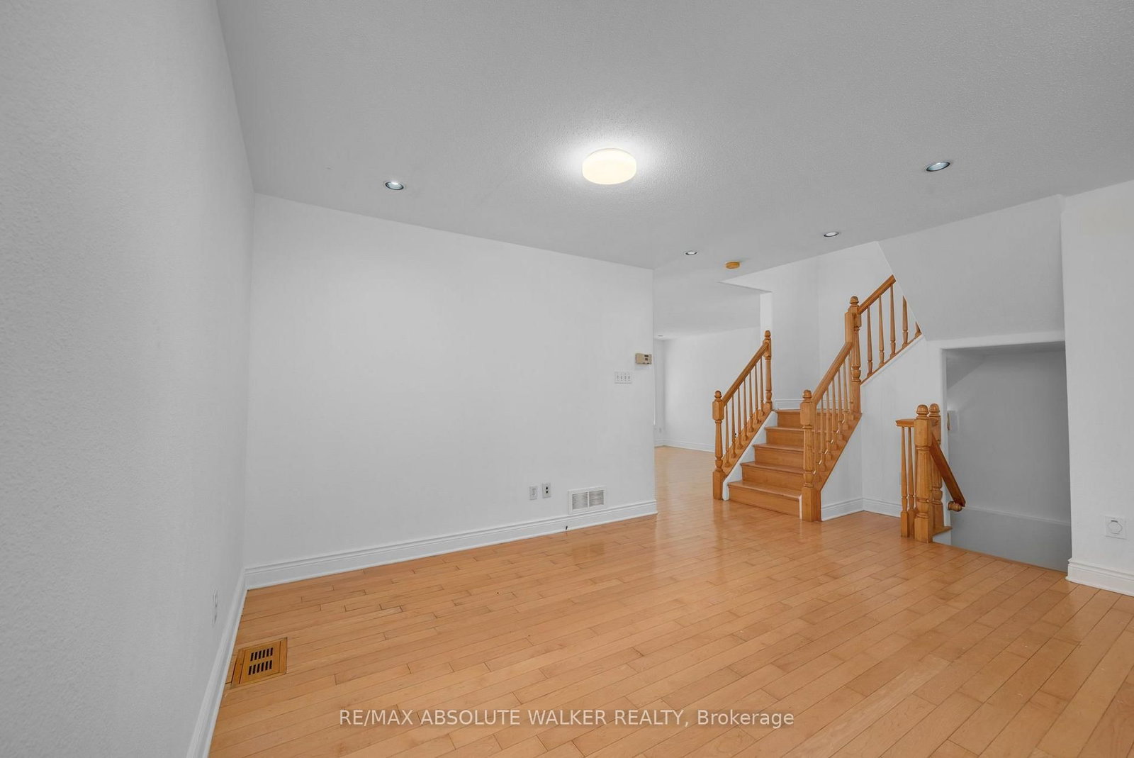 2269 Sandman Crescent • Ottawa, ON photo 13