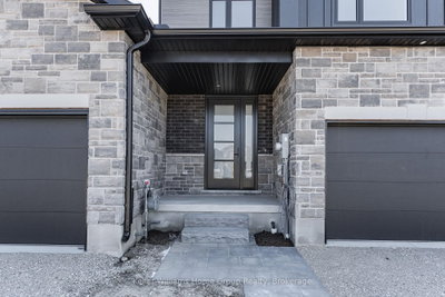 27 Halls Drive — photo 4