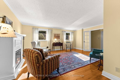 3572 Woodroffe Avenue — more photos