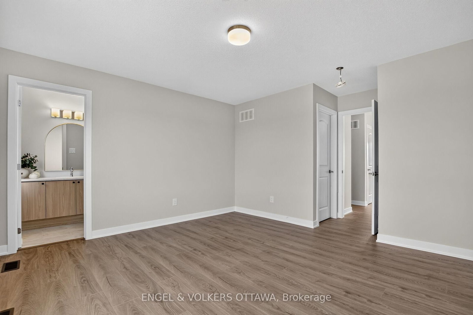 728 Haflinger Row • Richmond, ON photo 18