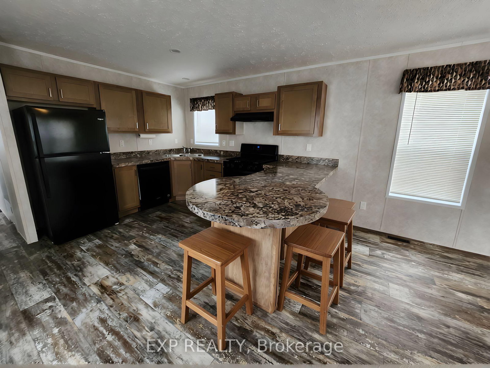 114 Harold Valley Drive • Kinburn, ON photo 10