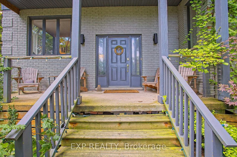 259 Main Street W