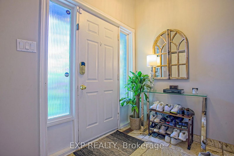 259 Main Street W