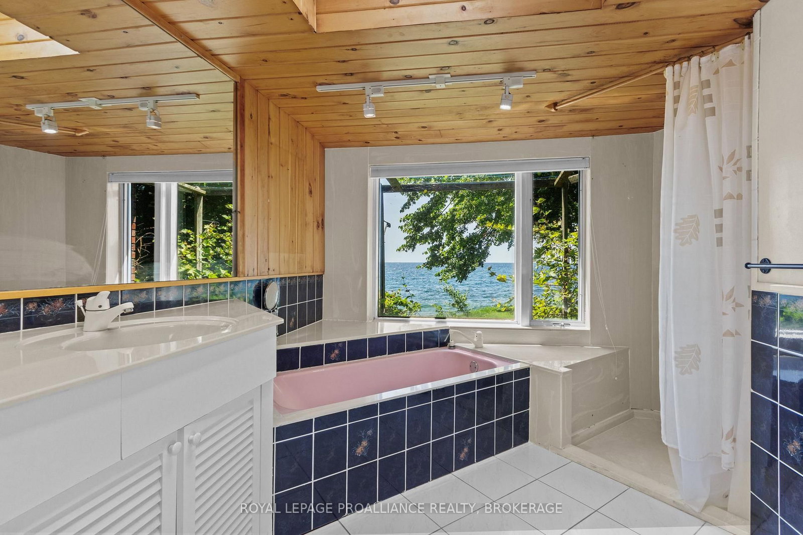 19 Lakeland Point Drive • Kingston, ON photo 32