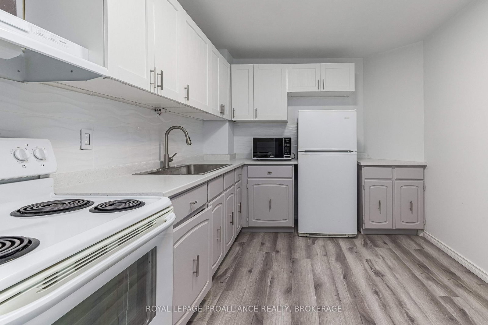66 Greenview Drive • #909 • Kingston, ON photo 4