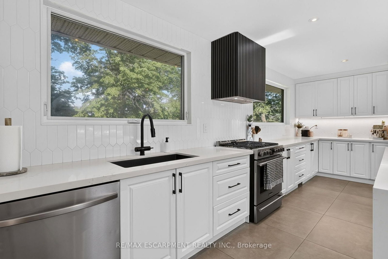 9 Leslie Drive • Hamilton, ON photo 15