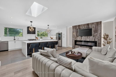 9 Leslie Drive • Hamilton, ON photo 8