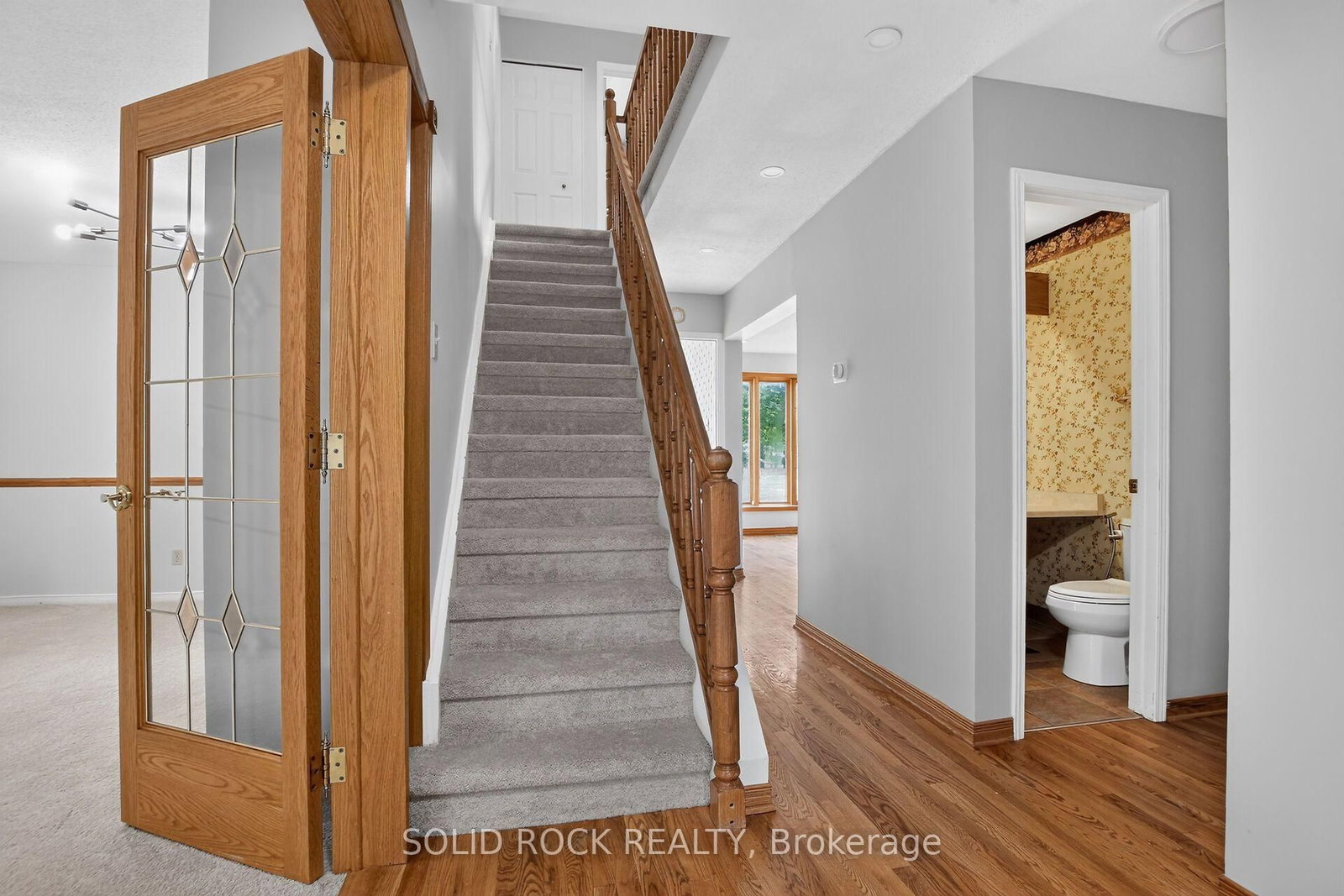 54 Huntsman Crescent • Ottawa, ON photo 3