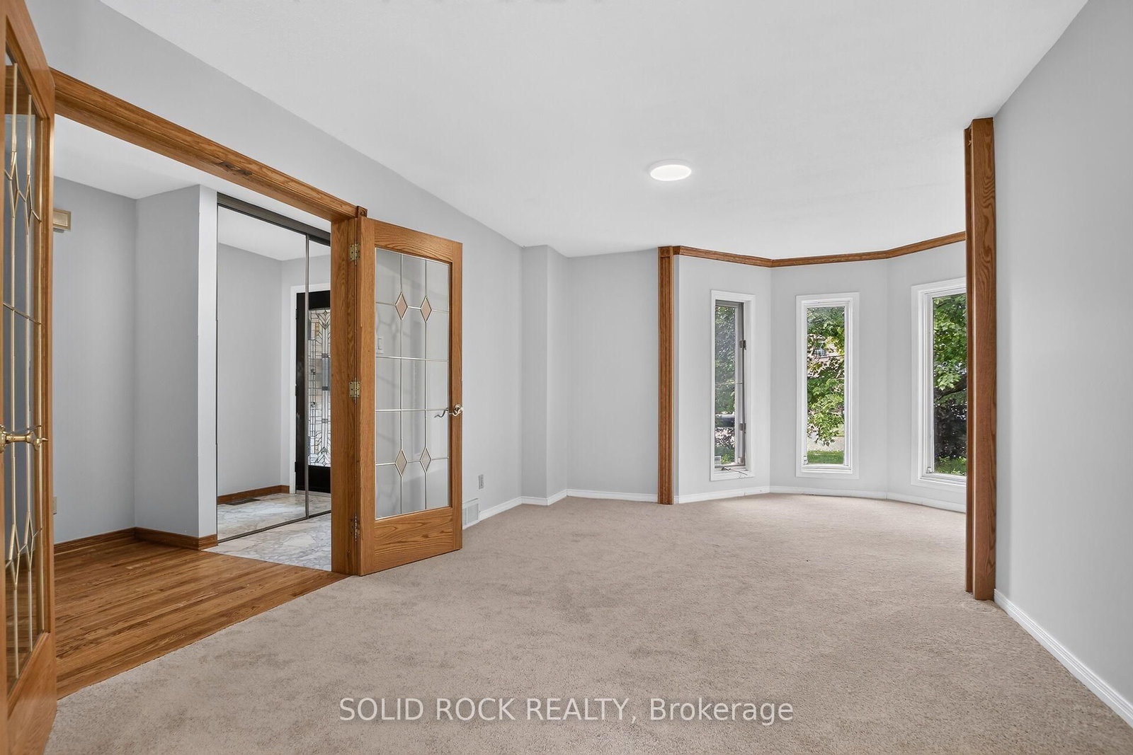 54 Huntsman Crescent • Ottawa, ON photo 4