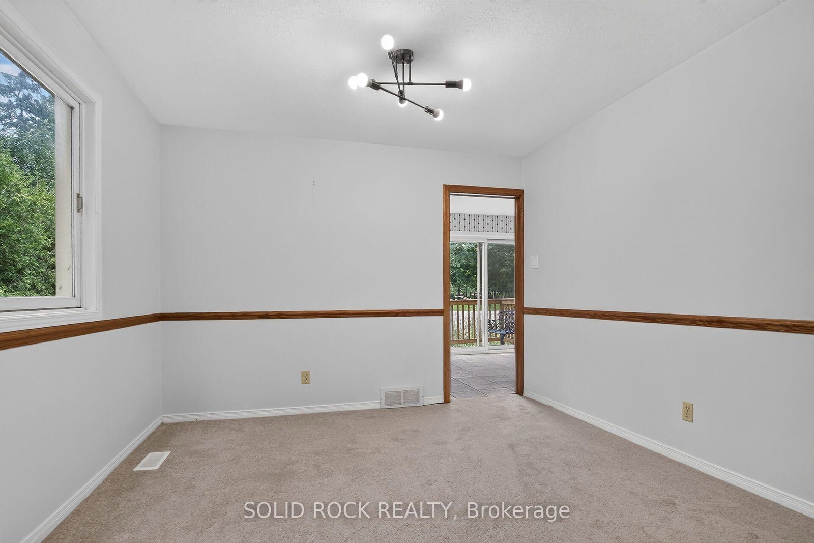 54 Huntsman Crescent • Ottawa, ON photo 7