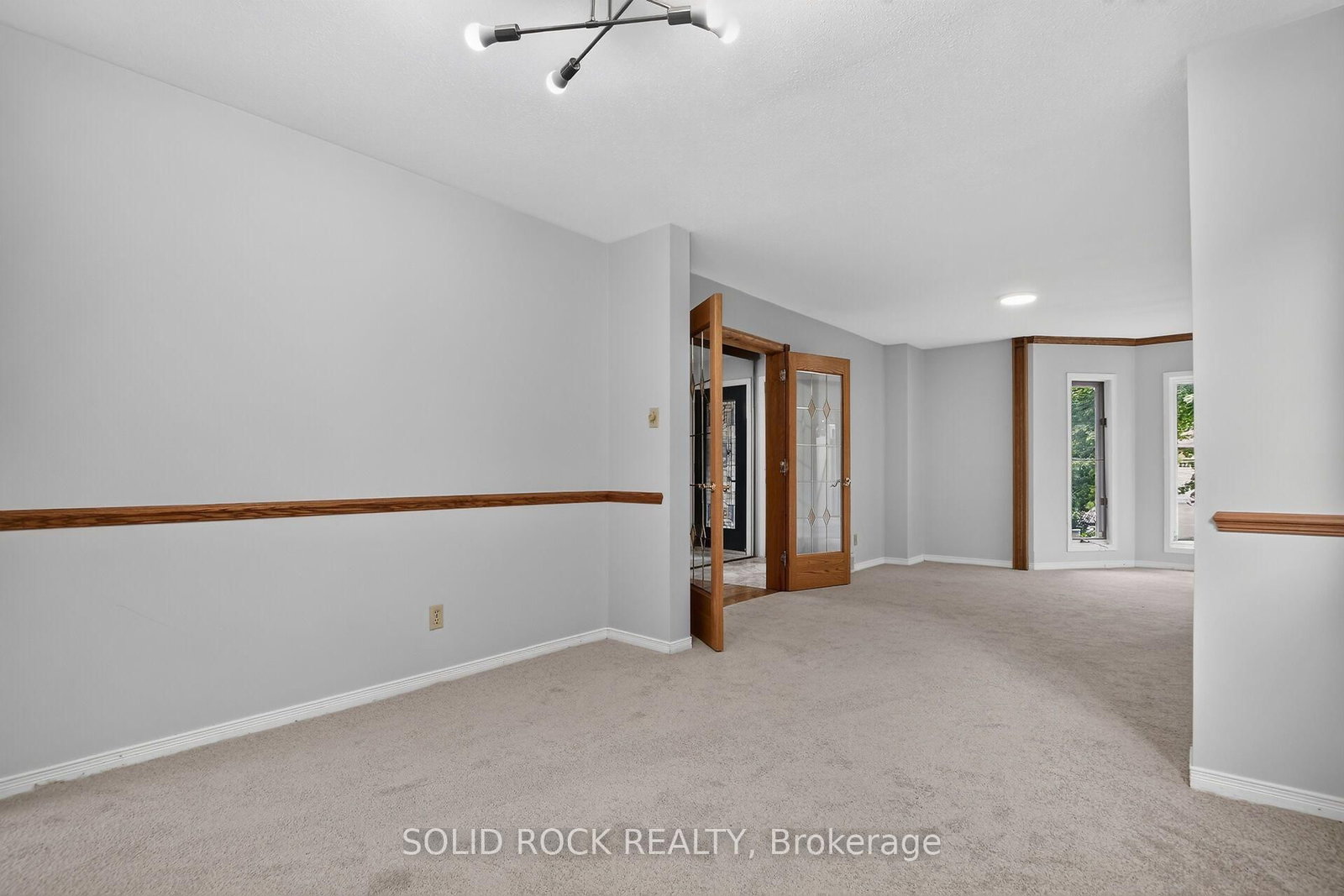54 Huntsman Crescent • Ottawa, ON photo 8