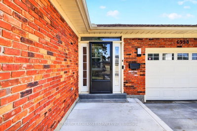 6998 Glengowan Crescent • Niagara Falls, ON photo 2