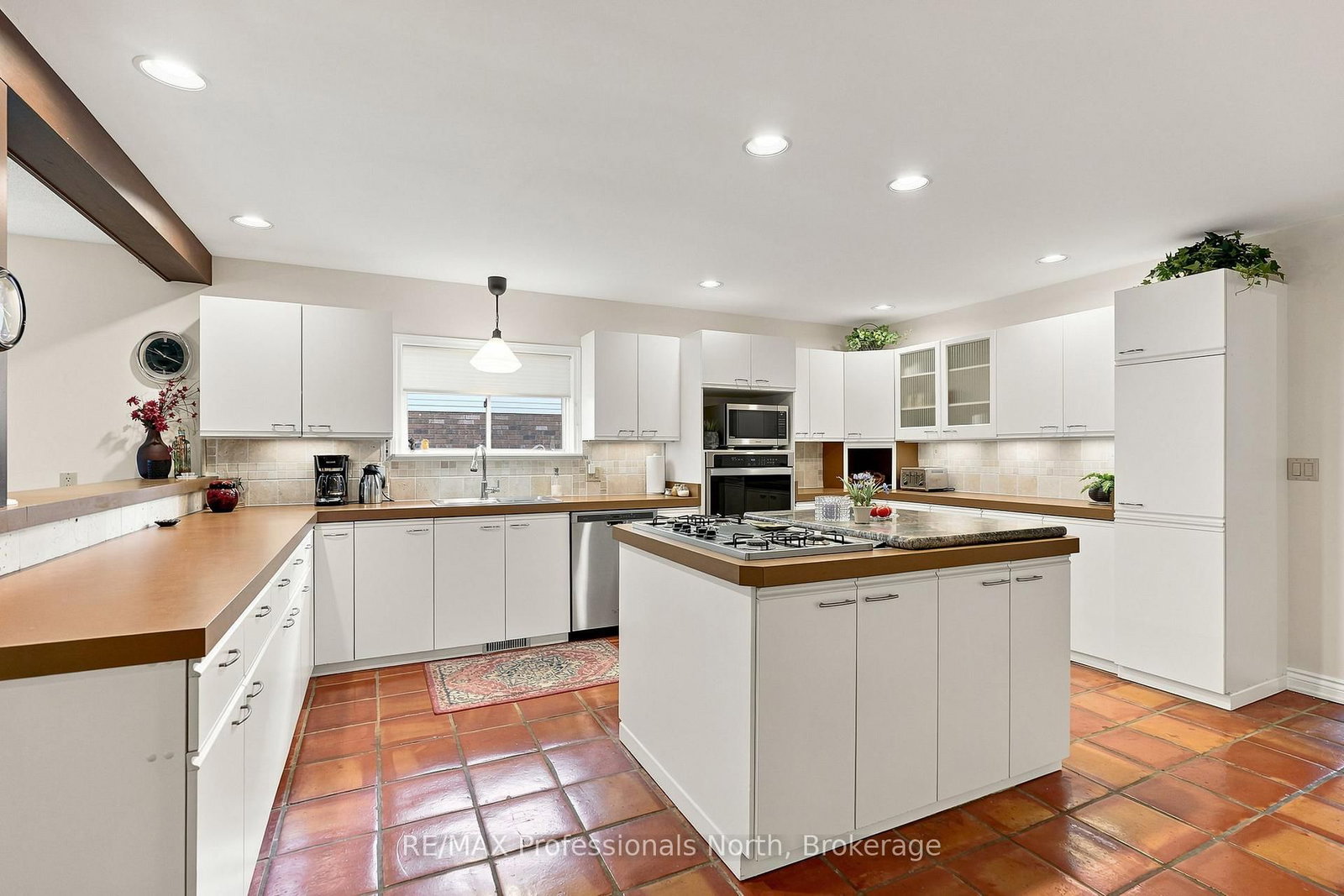 8 PALMER Court • Bracebridge, ON photo 24