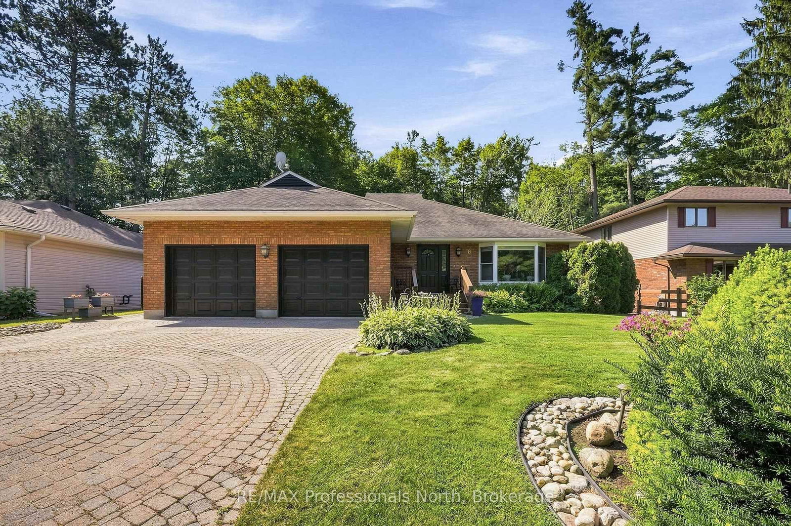 8 PALMER Court • Bracebridge, ON photo 3
