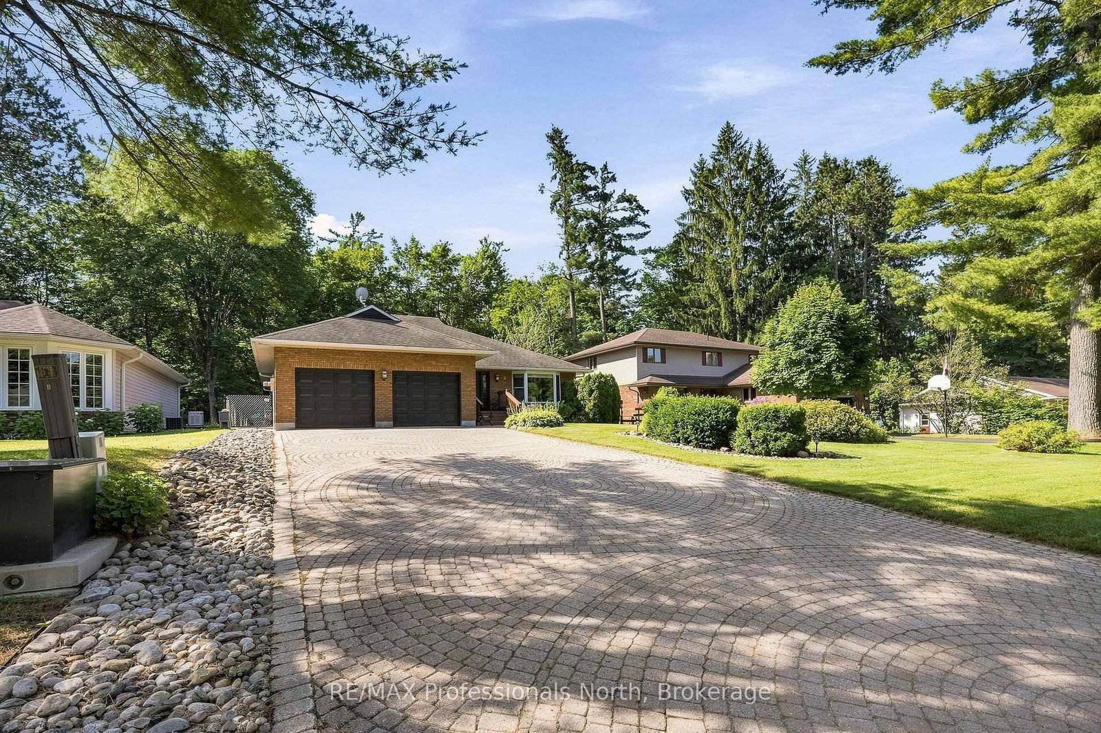 8 PALMER Court • Bracebridge, ON photo 4