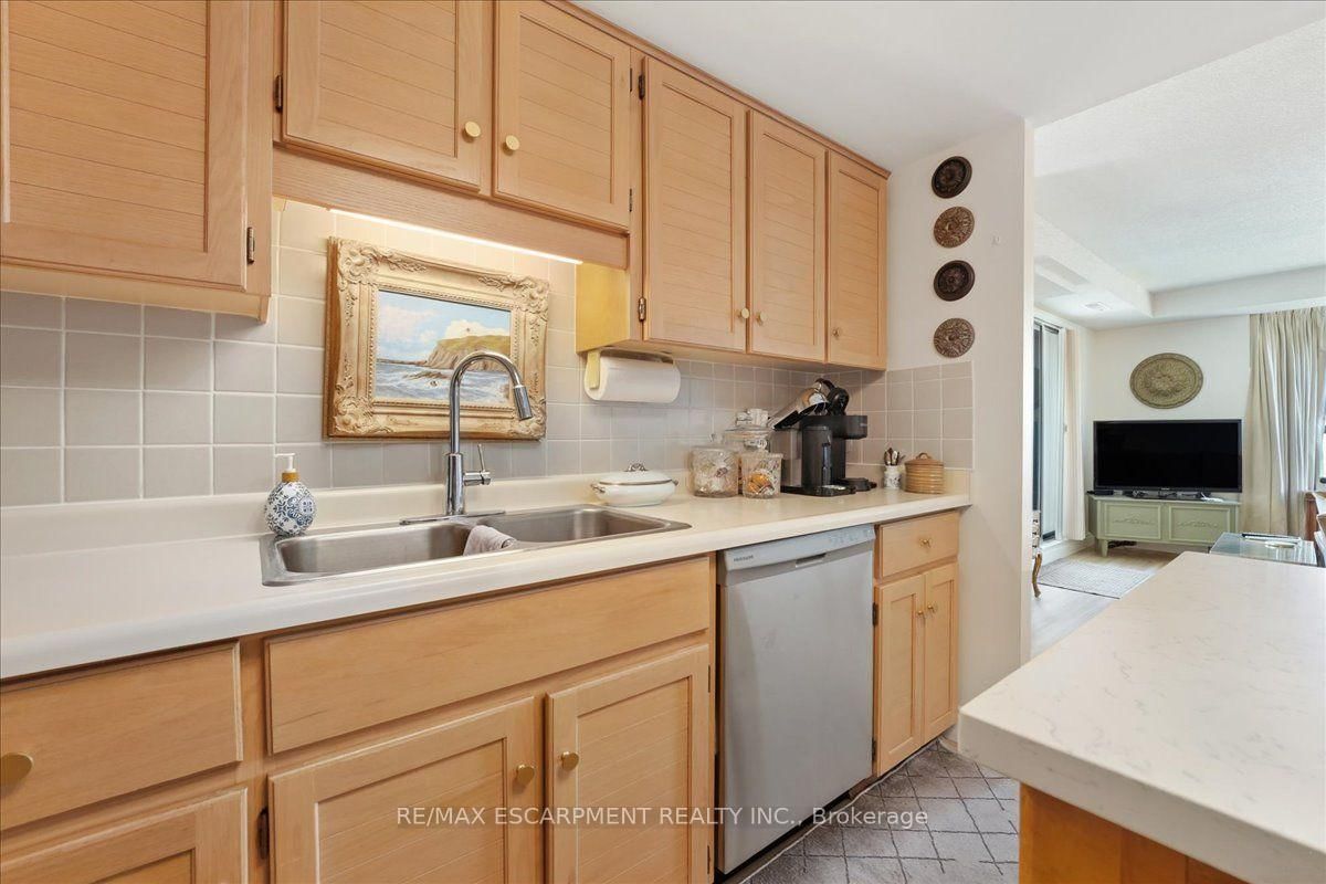8 Village Green Boulevard • #807 • Hamilton, ON photo 14