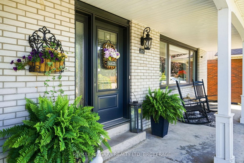 29 Rose Ave photo 4