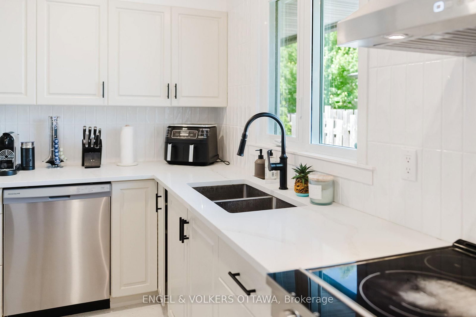 2995 Cowan Crescent • Ottawa, ON photo 6