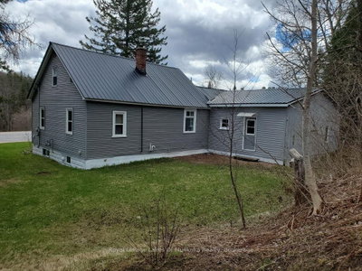 319 Ontario Street • Burk's Falls, ON photo 4