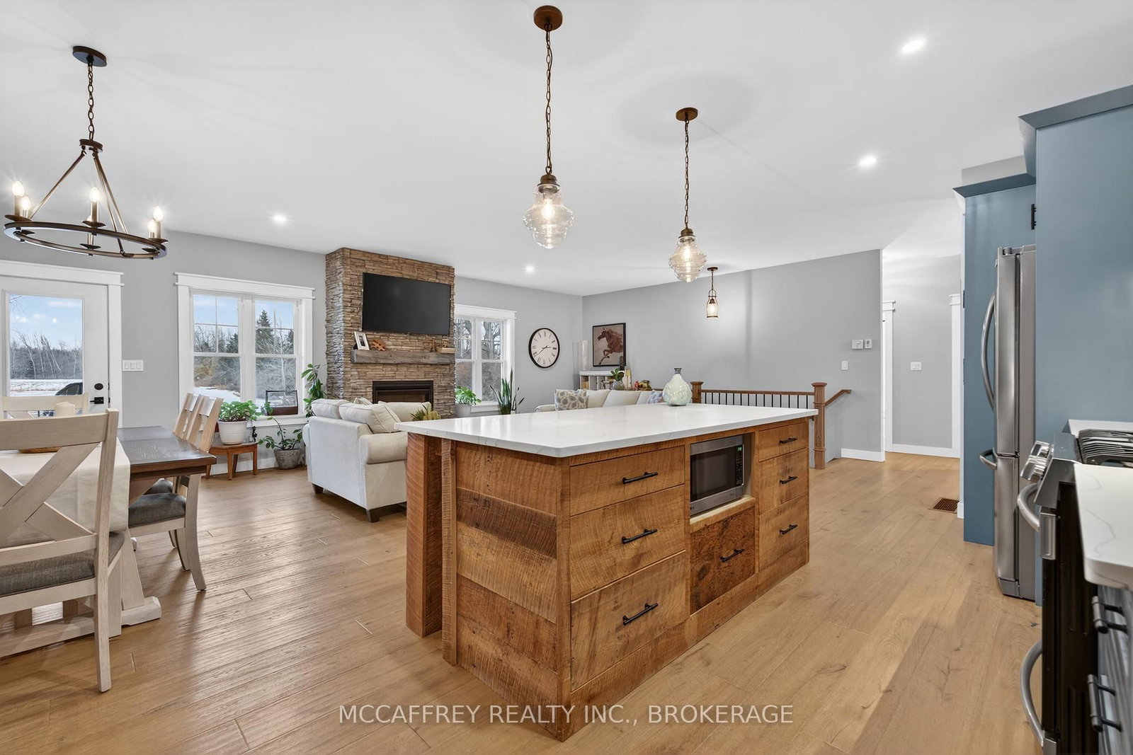 1930 County Rd 9 • Napanee, ON photo 12